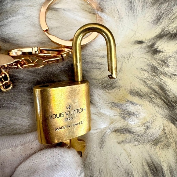 Louis Vuitton
Brass Lock & Key Set - Picture 6 of 7